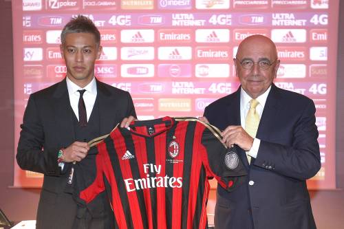 Keisuke Honda con Adriano Galliani