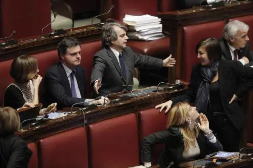 Lavoro, spot dell'Ue per Renzi Forza Italia smonta il "Jobs act"