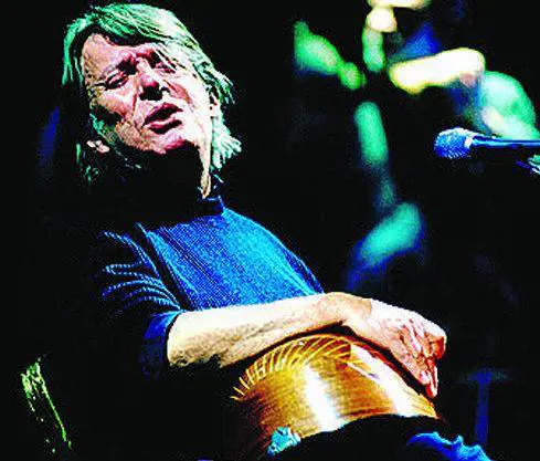Tutti a cantare in piazza Duomo ricordando Faber