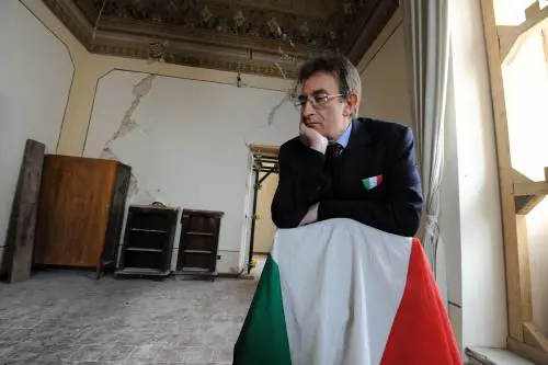 L'Aquila, l'ex assessore Lisi: "Colpo di culo, se non fai i soldi mo'...". Cialente si dimette da sindaco 