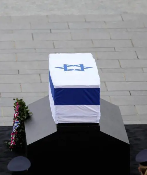 Israele s'inchina a Sharon, l'ultimo leader guerriero