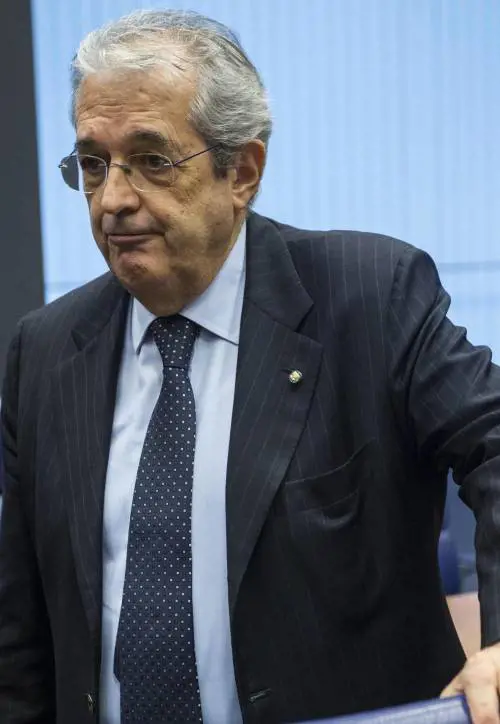 Scocca l'ora del rimpasto ma Monti si sfila subito