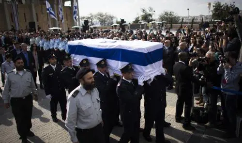 "Fu un vero eroe", così Israele saluta Sharon