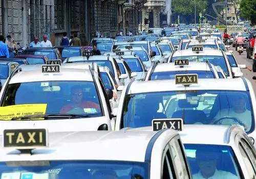 Tassisti sul piede di guerra «Basta aiuti al car sharing»