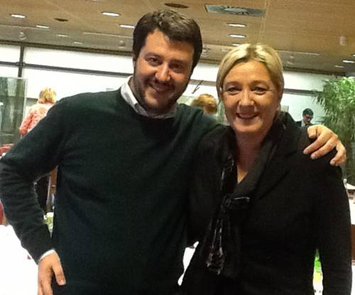 Il segretario della Lega Nord Matteo Salvini con Marine Le Pen