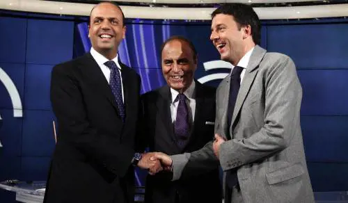 Renzi riapre la caccia, Alfano sotto tiro