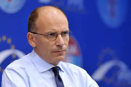 Letta cerca soldi. E vendetta sul Cav