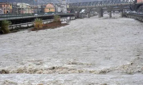 Il Nord ritorna ad affogare: frane e un disperso in Liguria