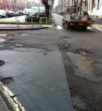 Città martoriata dalle buche? Referendum per la più «bella»