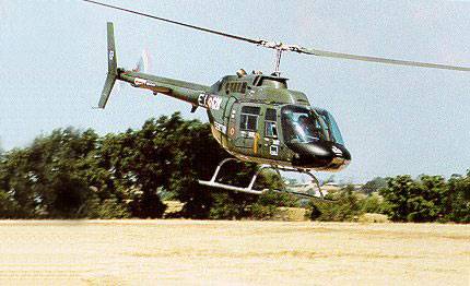 Un elicottero AB206 in dotazione all'esercito (foto da esercito.difesa.it)