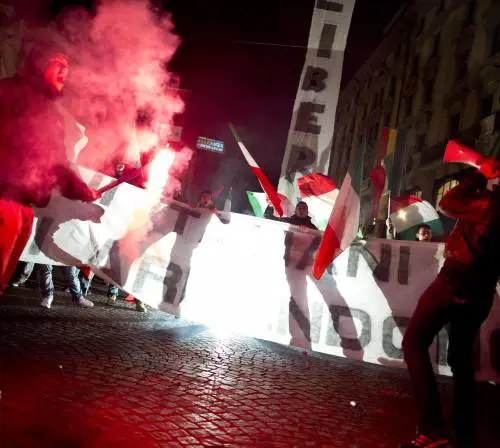 Marò, l'India fa festa tra urla e assenze