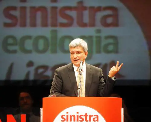 Vendola a Repubblica: "Ora nessuno mi parla più al telefono"