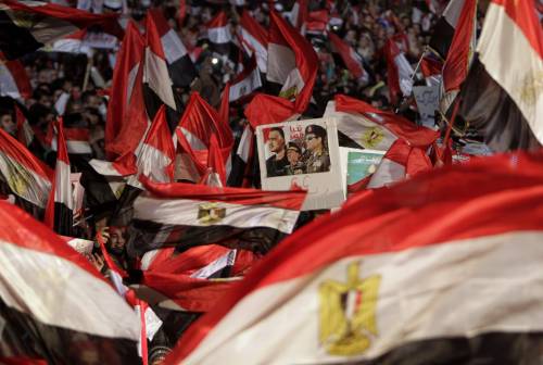 Egitto, manifestanti che sostengono l'esercito a piazza Tahrir