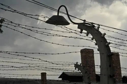 La Shoah ha sfrattato il crocefisso