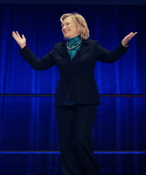 Povera Hillary Clinton, non sa più guidare