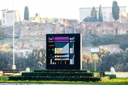 Opera d'arte abusiva lasciata due mesi al Circo Massimo senza che nessuno se ne accorgesse
