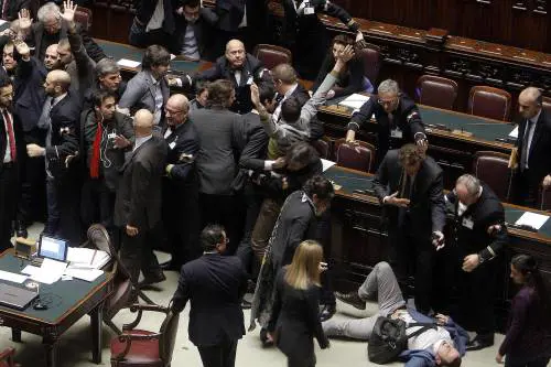 Imu, decreto approvato non si paga seconda rata. Ma scoppia la baggare in Aula