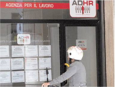 Assumere per curriculum. La tendenza-bufala che incanta prof e politici