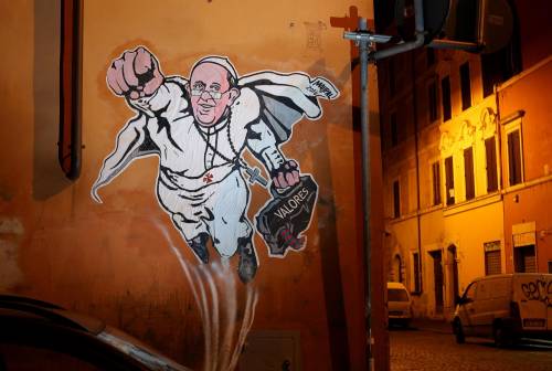 Roma, cancellato il murales del Papa volante