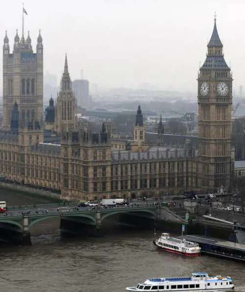 Per salvare il parlamento inglese ci vogliono dieci miliardi di euro