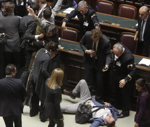 Grillo non ha inventato nulla: le risse sono nel dna dell'Aula