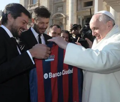 Il Papa preferisce il calcio ai potenti