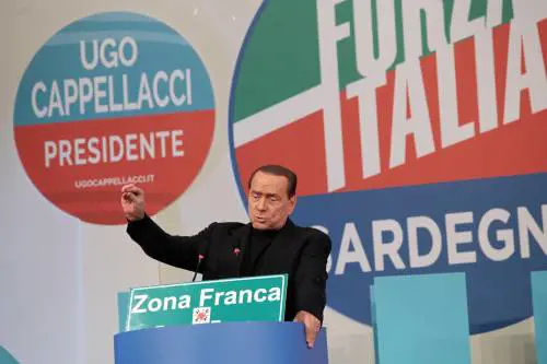 Berlusconi tifa Renzi per varare le riforme: "E tra un anno lo batto"