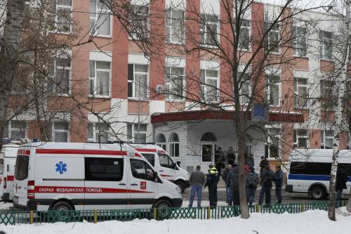 Paura in una scuola di Mosca. Studente armato fa irruzione e uccide due persone