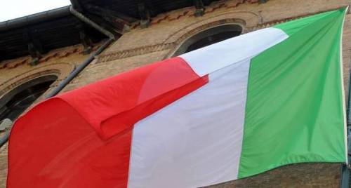 Pisapia spende 200.000 euro per sostituire le bandiere di Milano