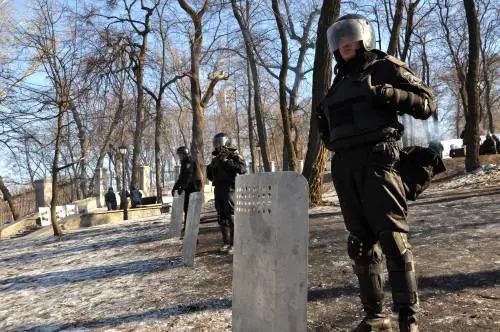 Kiev, i manifestanti lasciano il municipio 