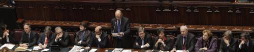 Figuraccia del governo costretto a rimangiarsi la tassa sul telefonino