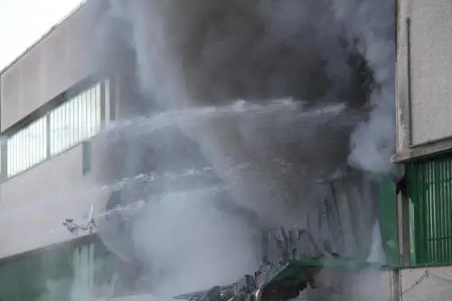 Firenze, incendio in una fabbrica cinese 