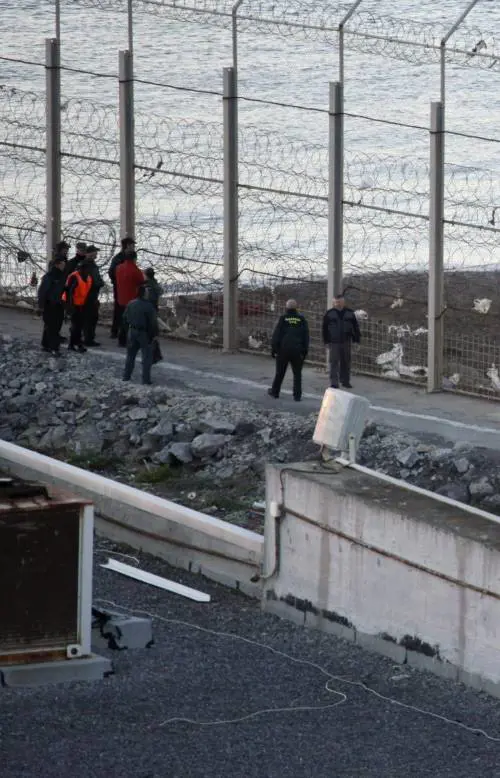 Centinaia di clandestini assaltano la frontiera 14 morti in Spagna