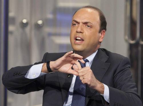 Alfano è l'eroe del «Corriere»: ora è lui che regge il governo