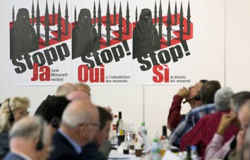 Dalla Svizzera uno schiaffo all'Unione Europea "No all'immigrazione di massa"