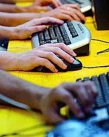 Yahoo organizza lezioni a scuola contro il cyberbullismoGiornata mondiale della sicurezza in rete