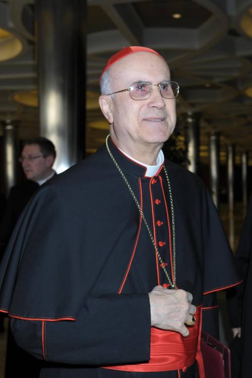"Così mi rivelò della rinuncia". Il racconto del cardinal Bertone su Ratzinger