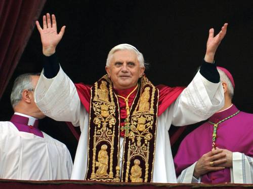 Ratzinger, dall'elezione agli incontri con Francesco