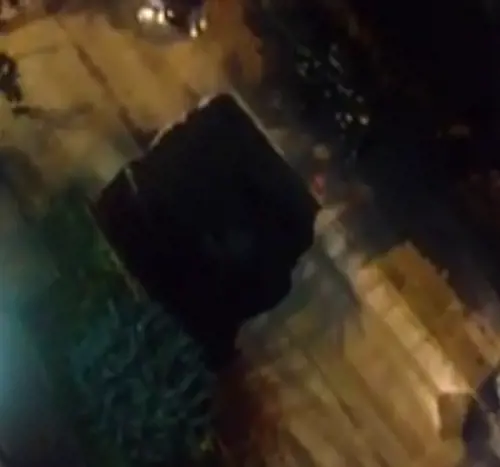 A Napoli crolla la strada. Una voragine di 5 metri nel quartiere Fuorigrotta