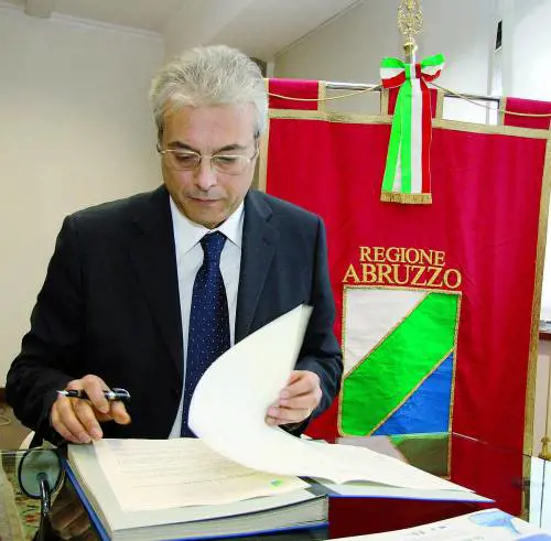 Le dieci bufale del caso Chiodi governatore crocifisso dai pm