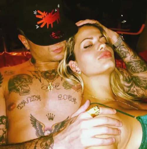 Natalia Bush e Gué Pequeno, la love story procede a gonfie vele