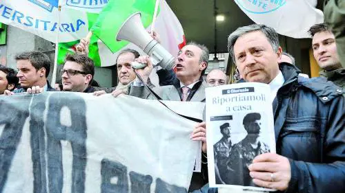 Forza Italia e FdI a Maroni «Sui marò non cederemo»