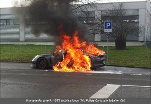 Porsche: "Non usate le 911 GT3, rischio incendio"