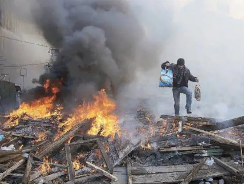 In Ucraina vince la piazza L'intesa sbriciola il regime
