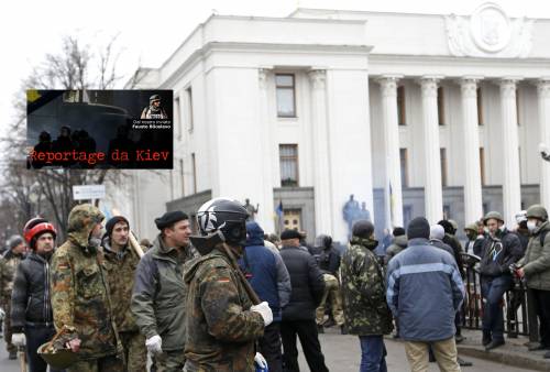 Kiev, l'opposizione prende in mano il palazzo presidenziale