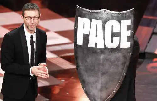 Il monologo di Crozza: "Grillo pazzo mitomane". Poi imita il premier Renzi