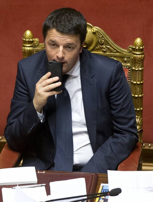 Matteo Renzi durante il dibattito al Senato, prima della fiducia