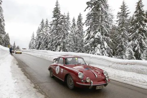 La Winter Race di auto d'epoca parla anche giapponese, è «rosa» e Under 35