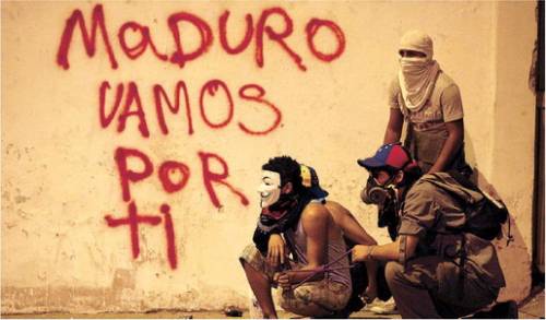 In piazza con gli anti Maduro «Adesso impugniamo le armi»