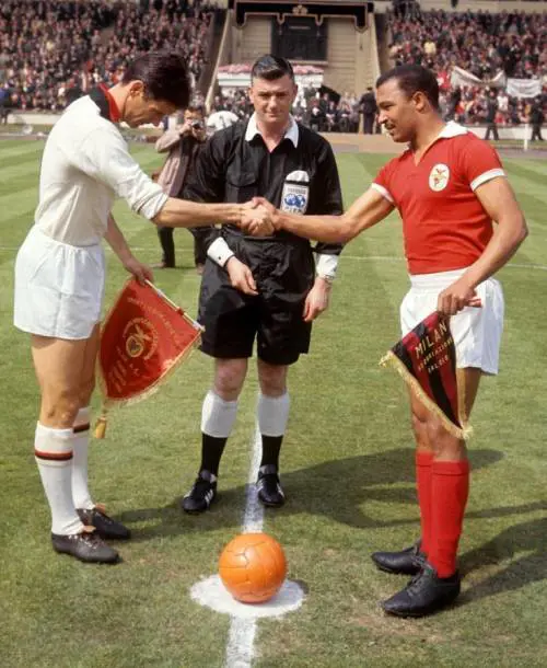 Addio Coluna la mente del Benfica